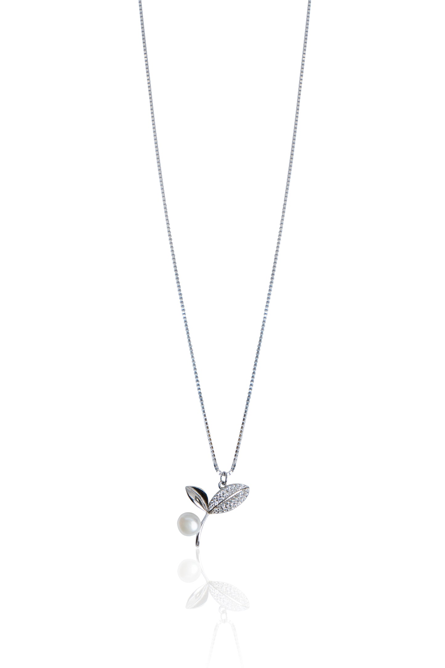 Silverio Leaf and Pearl Chain