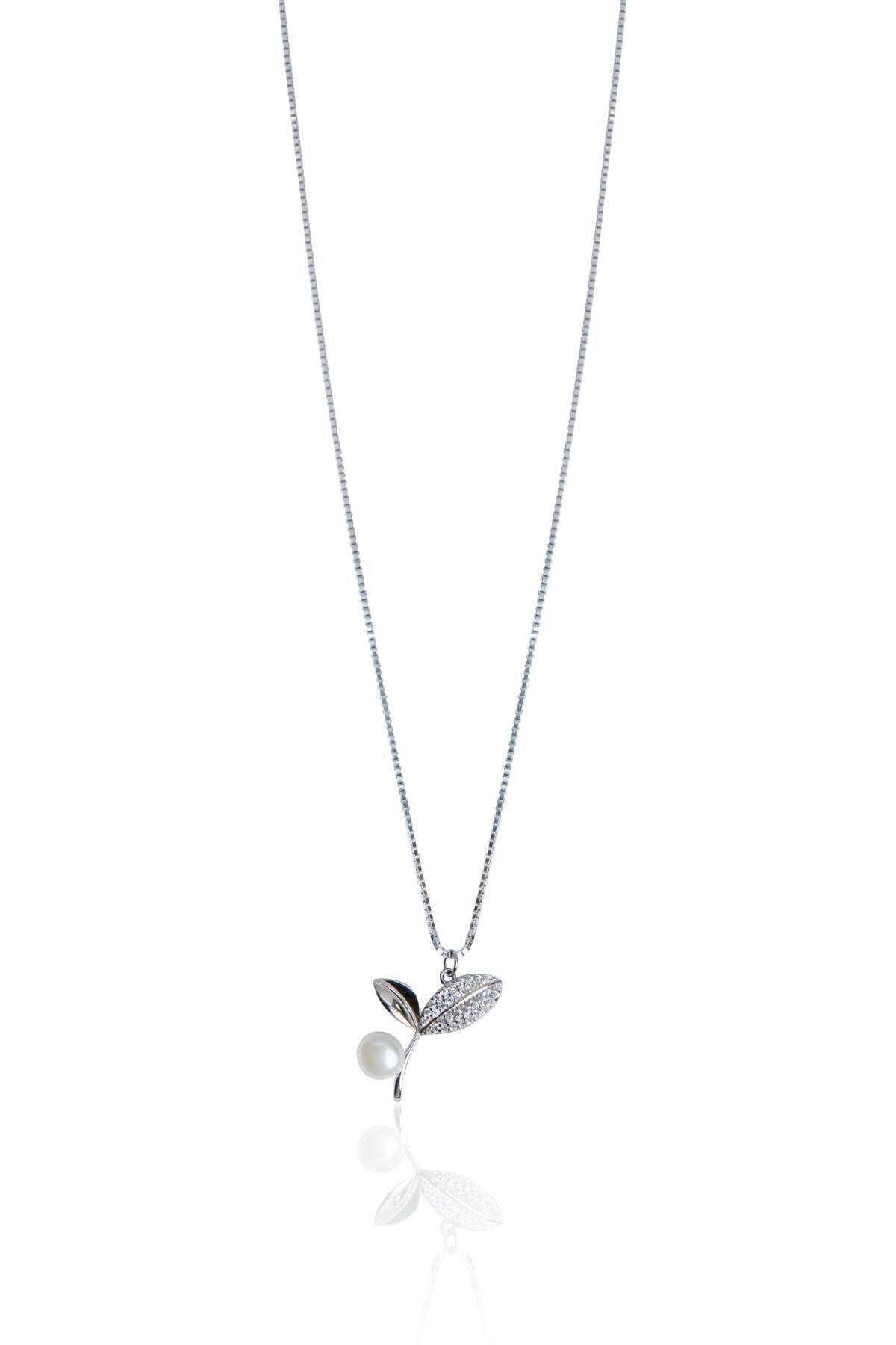 Silverio Leaf and Pearl Chain