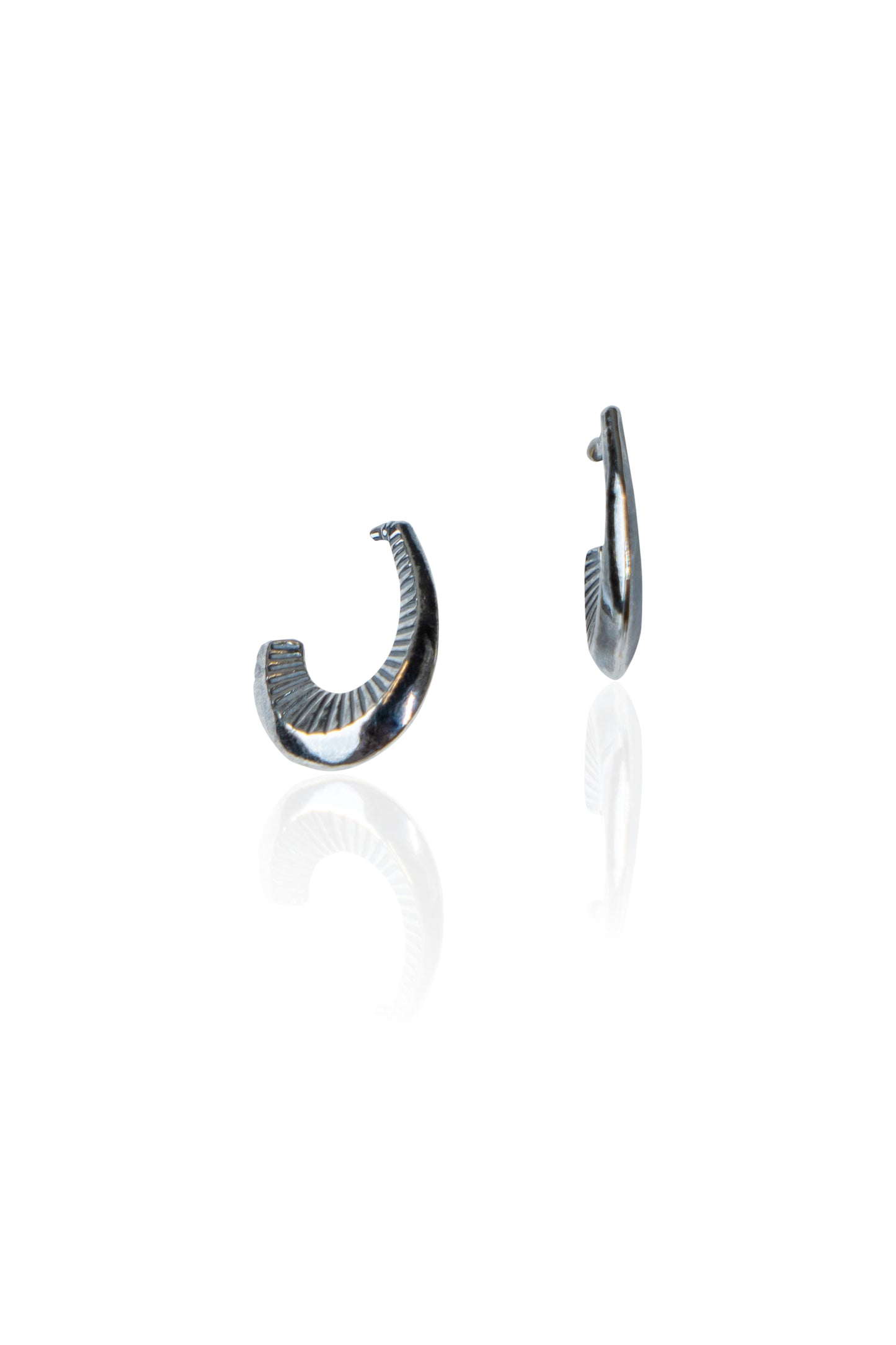 Silverio Push Back Studs