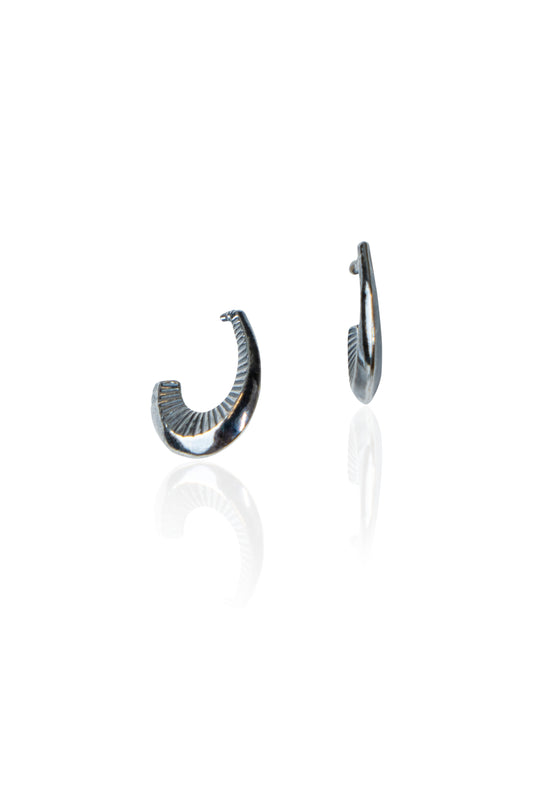 Silverio Push Back Studs