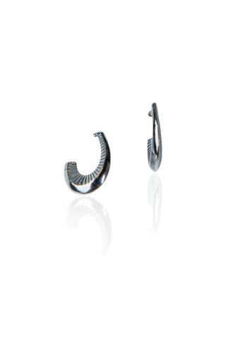 Silverio Push Back Studs